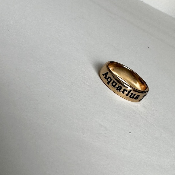 n e w | gold Aquarius ring - Picture 1 of 4